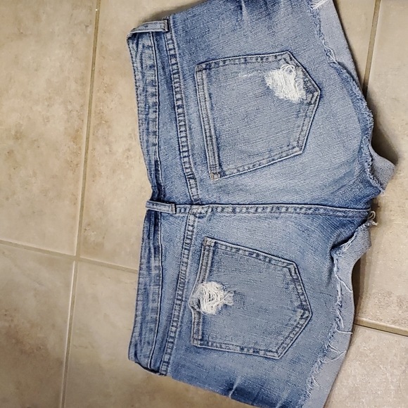 Women's shorts - Picture 3 of 4